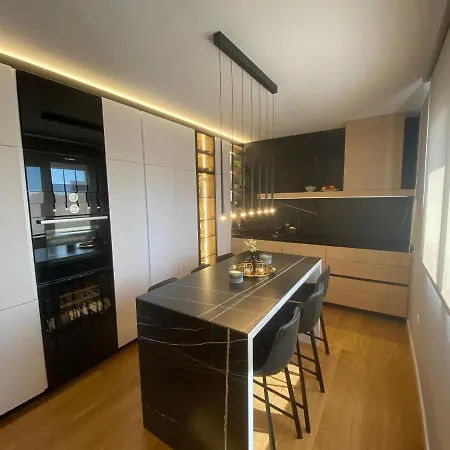 Shell Sky Luxury Penthouse With Private Pool *